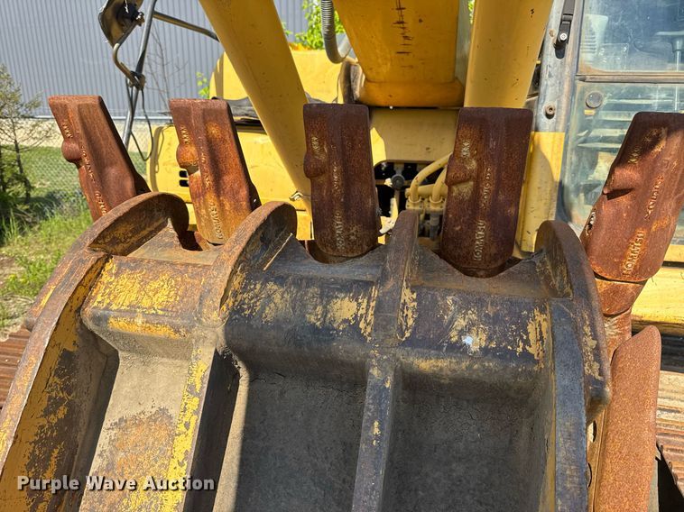 image for item DV4051 2006 Komatsu PC220LC-8 excavator