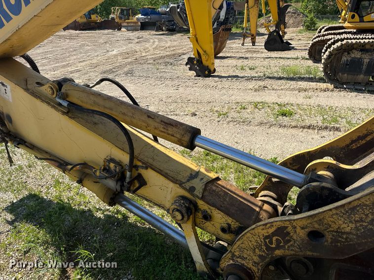 image for item DV4051 2006 Komatsu PC220LC-8 excavator