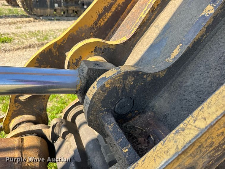 image for item DV4051 2006 Komatsu PC220LC-8 excavator