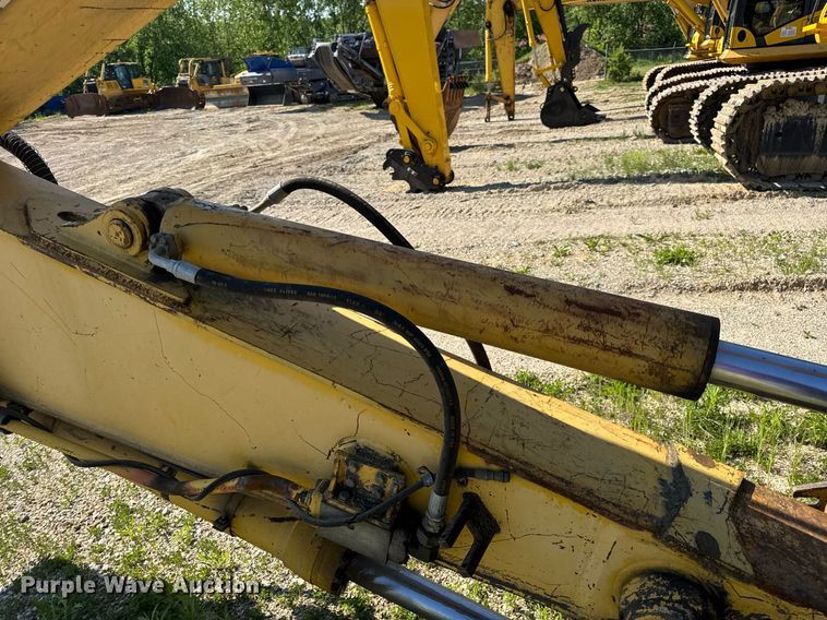 image for item DV4051 2006 Komatsu PC220LC-8 excavator