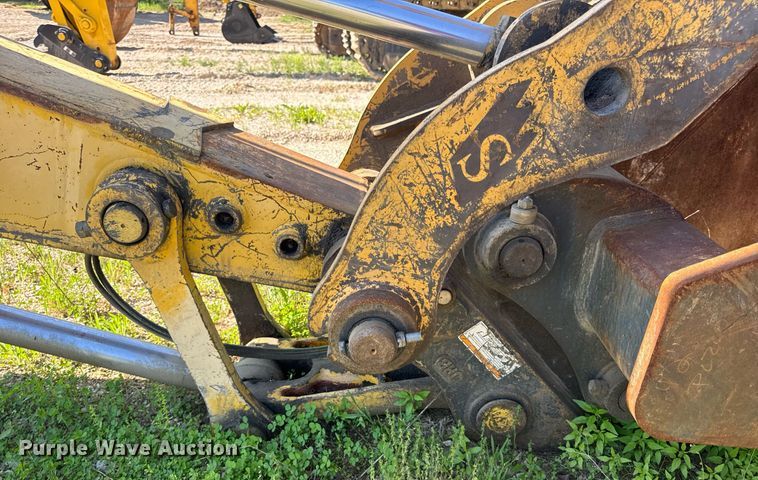 image for item DV4051 2006 Komatsu PC220LC-8 excavator