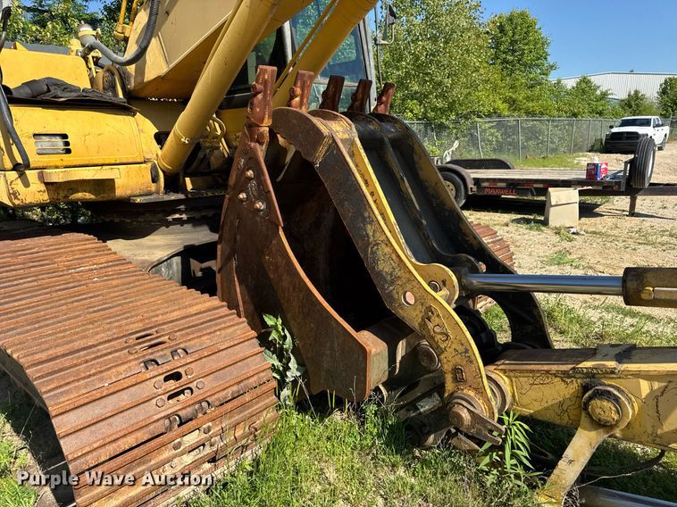 image for item DV4051 2006 Komatsu PC220LC-8 excavator