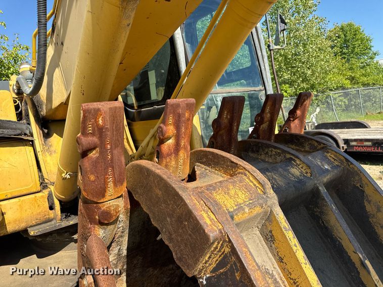 image for item DV4051 2006 Komatsu PC220LC-8 excavator