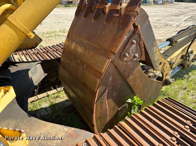 image for item DV4051 2006 Komatsu PC220LC-8 excavator