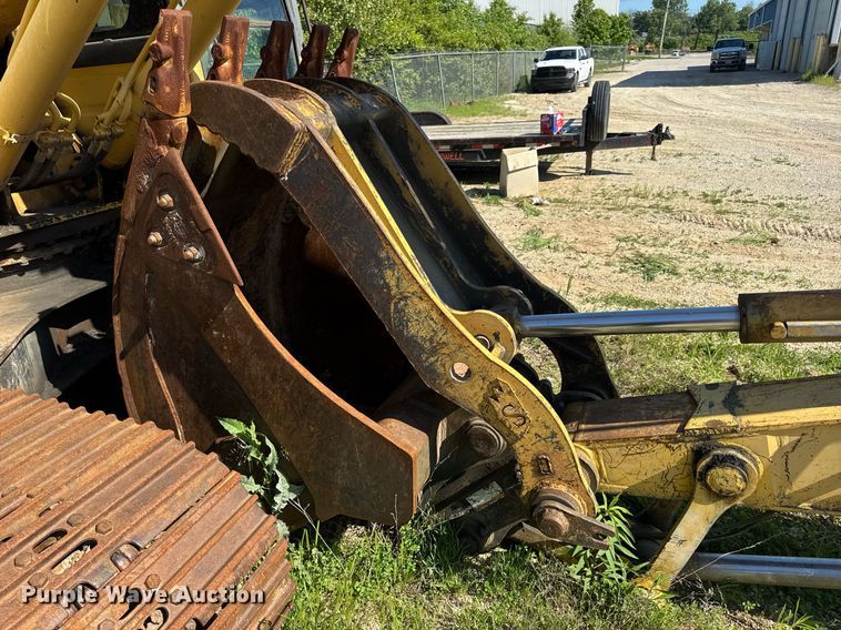 image for item DV4051 2006 Komatsu PC220LC-8 excavator