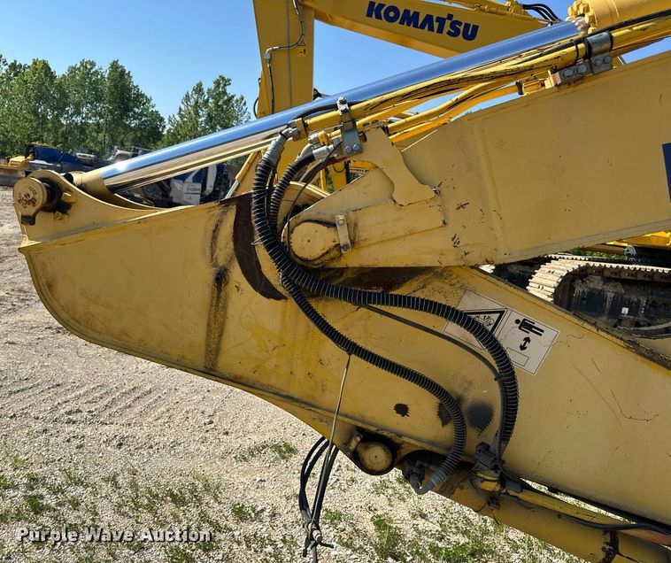image for item DV4051 2006 Komatsu PC220LC-8 excavator