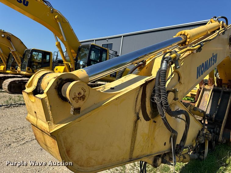 image for item DV4051 2006 Komatsu PC220LC-8 excavator