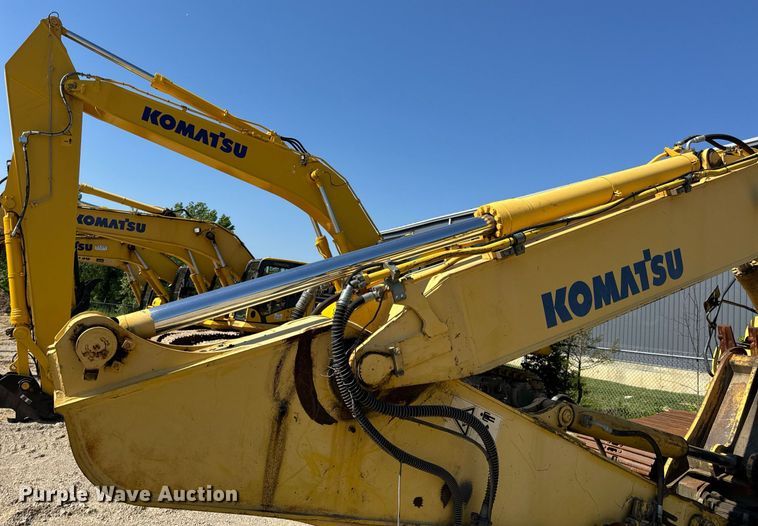 image for item DV4051 2006 Komatsu PC220LC-8 excavator