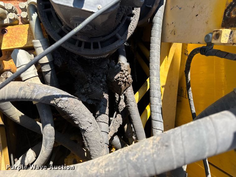 image for item DV4051 2006 Komatsu PC220LC-8 excavator