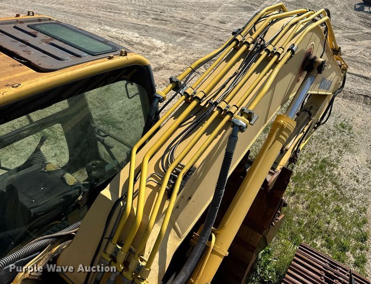 image for item DV4051 2006 Komatsu PC220LC-8 excavator