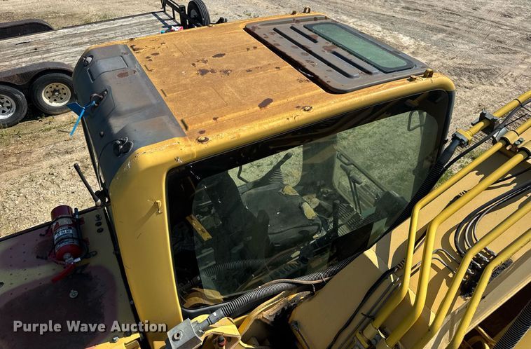 image for item DV4051 2006 Komatsu PC220LC-8 excavator