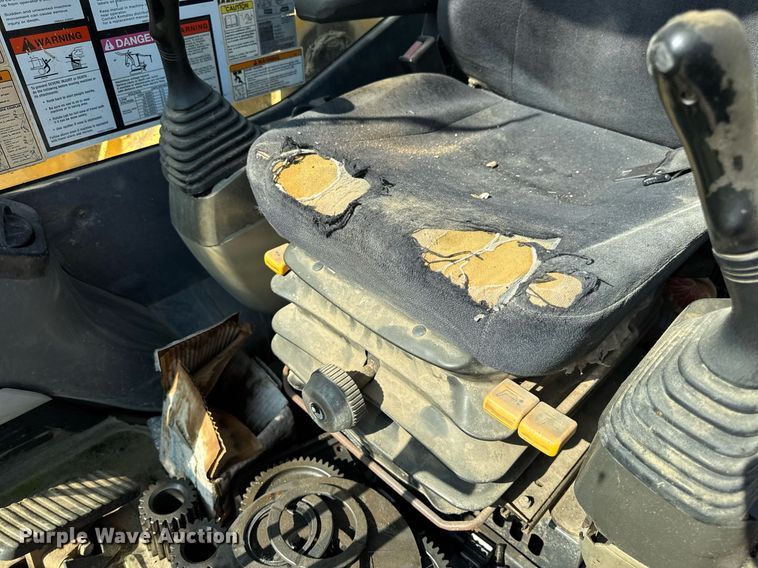 image for item DV4051 2006 Komatsu PC220LC-8 excavator