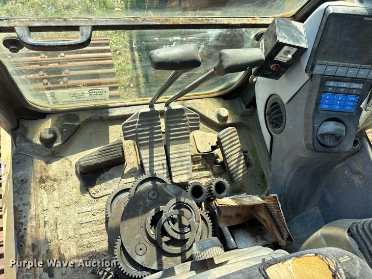 image for item DV4051 2006 Komatsu PC220LC-8 excavator