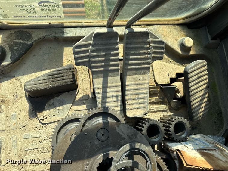 image for item DV4051 2006 Komatsu PC220LC-8 excavator