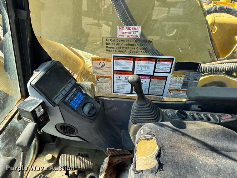 image for item DV4051 2006 Komatsu PC220LC-8 excavator