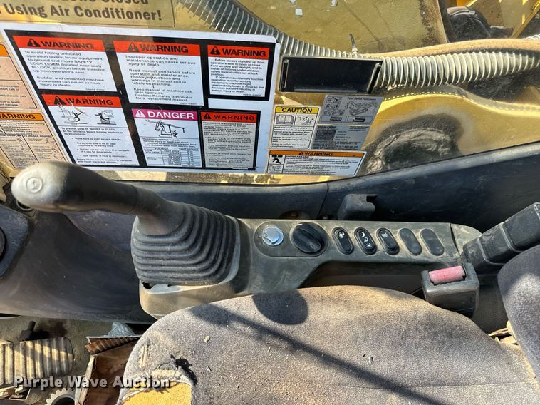 image for item DV4051 2006 Komatsu PC220LC-8 excavator