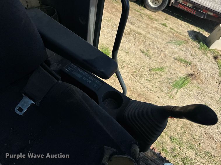 image for item DV4051 2006 Komatsu PC220LC-8 excavator