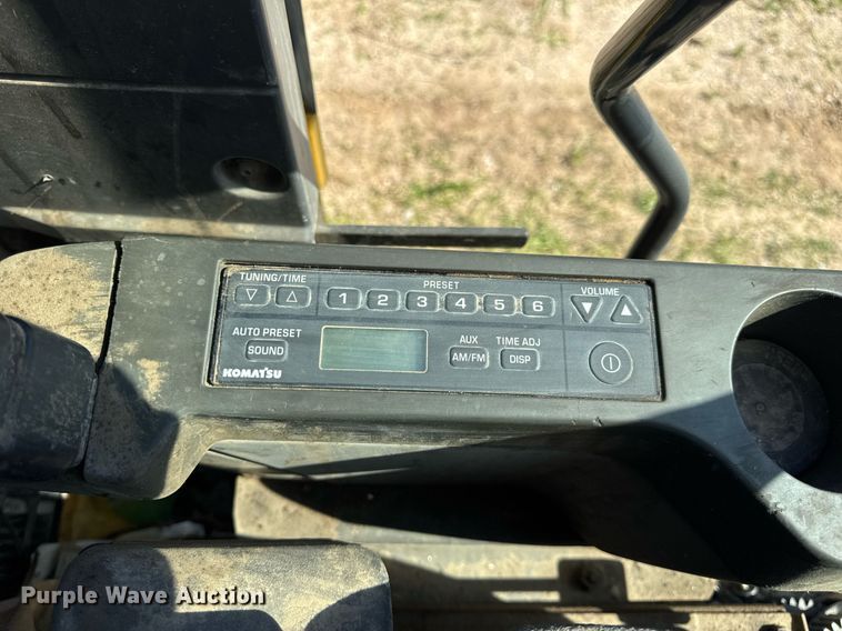 image for item DV4051 2006 Komatsu PC220LC-8 excavator
