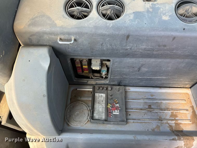 image for item DV4051 2006 Komatsu PC220LC-8 excavator