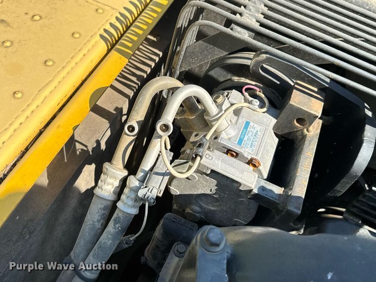 image for item DV4051 2006 Komatsu PC220LC-8 excavator