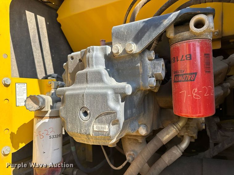 image for item DV4051 2006 Komatsu PC220LC-8 excavator