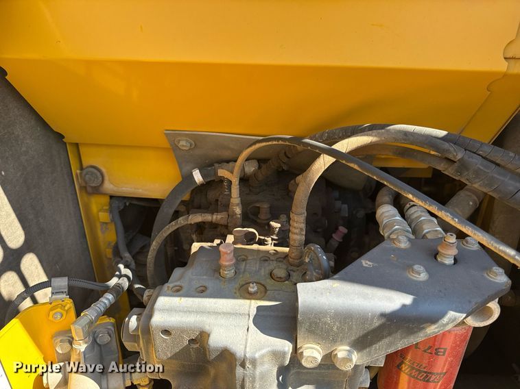 image for item DV4051 2006 Komatsu PC220LC-8 excavator