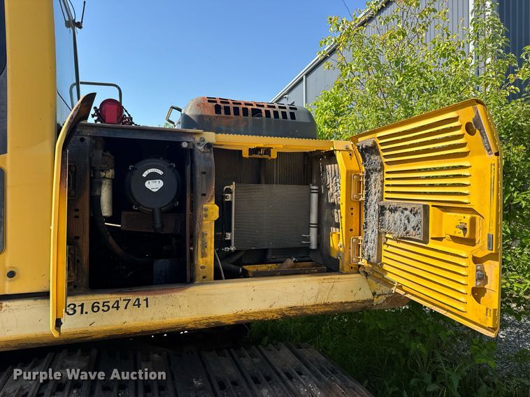 image for item DV4051 2006 Komatsu PC220LC-8 excavator