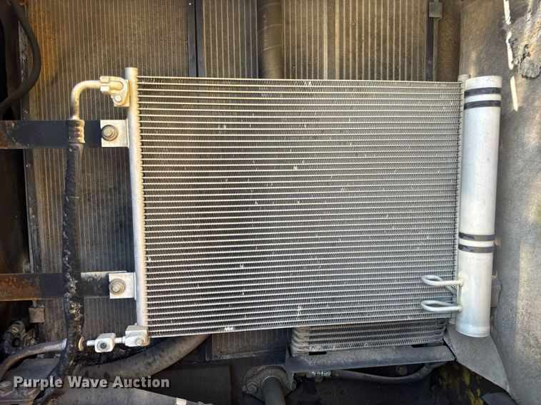 image for item DV4051 2006 Komatsu PC220LC-8 excavator