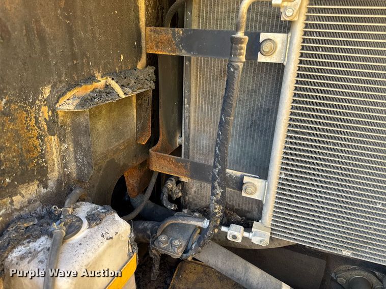 image for item DV4051 2006 Komatsu PC220LC-8 excavator