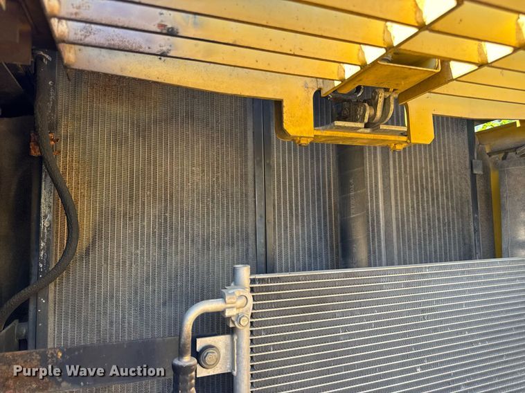 image for item DV4051 2006 Komatsu PC220LC-8 excavator