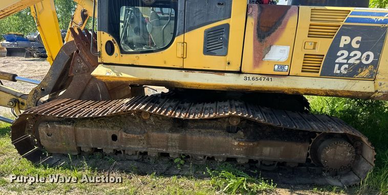 image for item DV4051 2006 Komatsu PC220LC-8 excavator