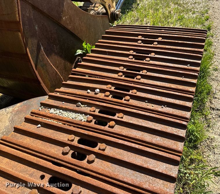 image for item DV4051 2006 Komatsu PC220LC-8 excavator