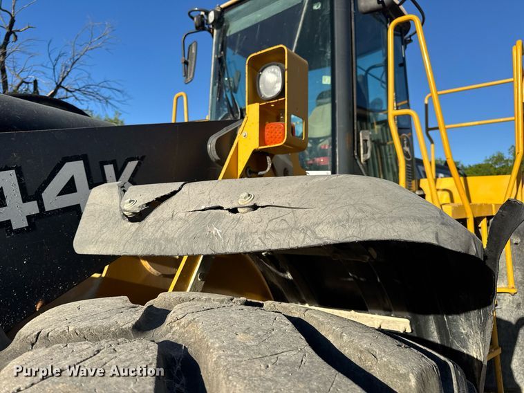 image for item DV4052 2009 John Deere 844K wheel loader