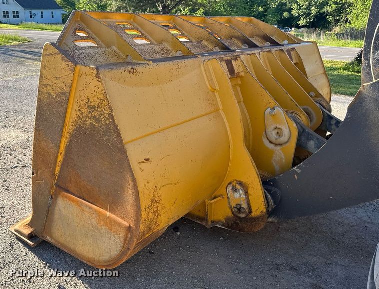 image for item DV4052 2009 John Deere 844K wheel loader