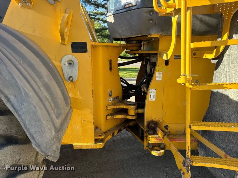 image for item DV4052 2009 John Deere 844K wheel loader