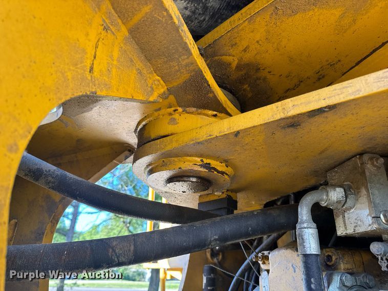 image for item DV4052 2009 John Deere 844K wheel loader