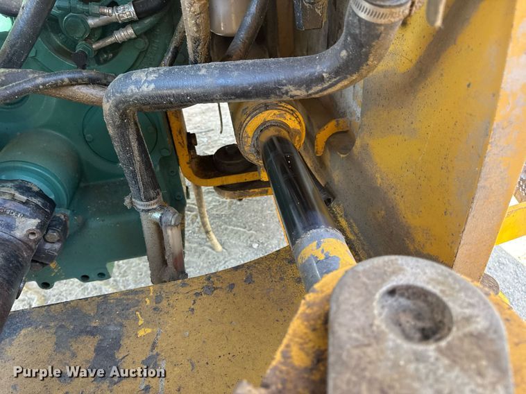 image for item DV4052 2009 John Deere 844K wheel loader