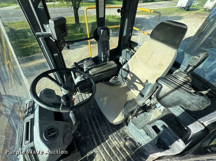 image for item DV4052 2009 John Deere 844K wheel loader