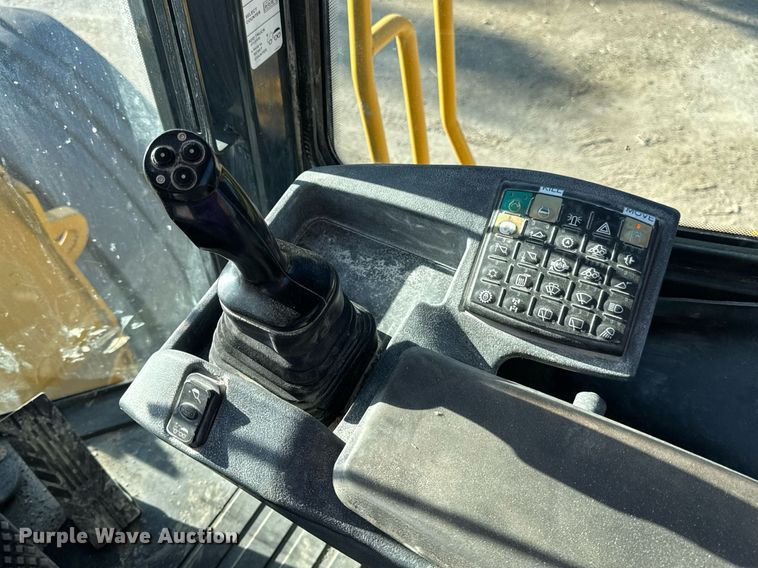 image for item DV4052 2009 John Deere 844K wheel loader