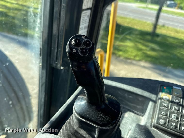 image for item DV4052 2009 John Deere 844K wheel loader