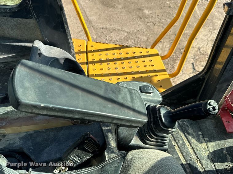 image for item DV4052 2009 John Deere 844K wheel loader