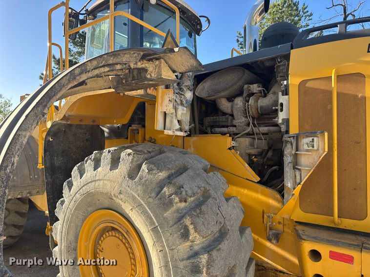 image for item DV4052 2009 John Deere 844K wheel loader