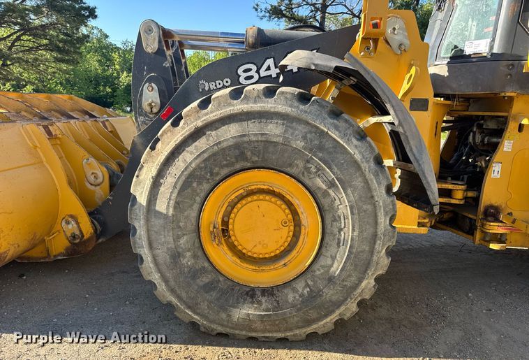 image for item DV4052 2009 John Deere 844K wheel loader