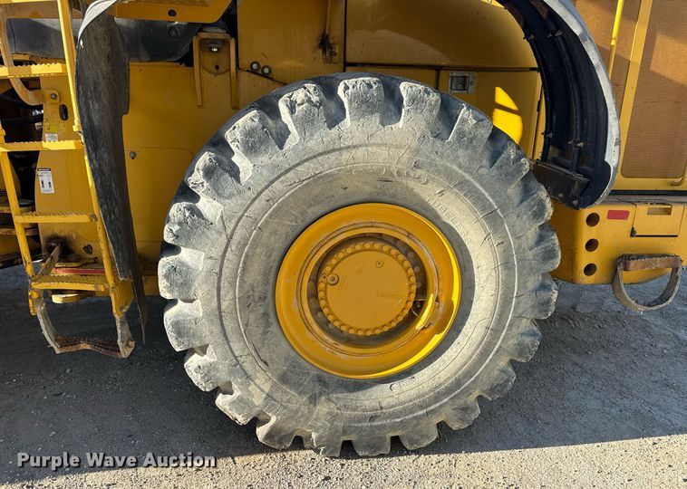 image for item DV4052 2009 John Deere 844K wheel loader