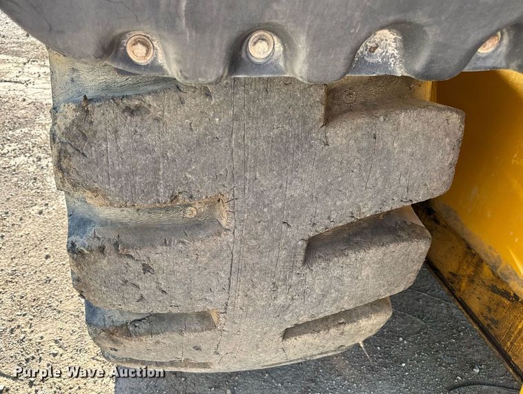 image for item DV4052 2009 John Deere 844K wheel loader