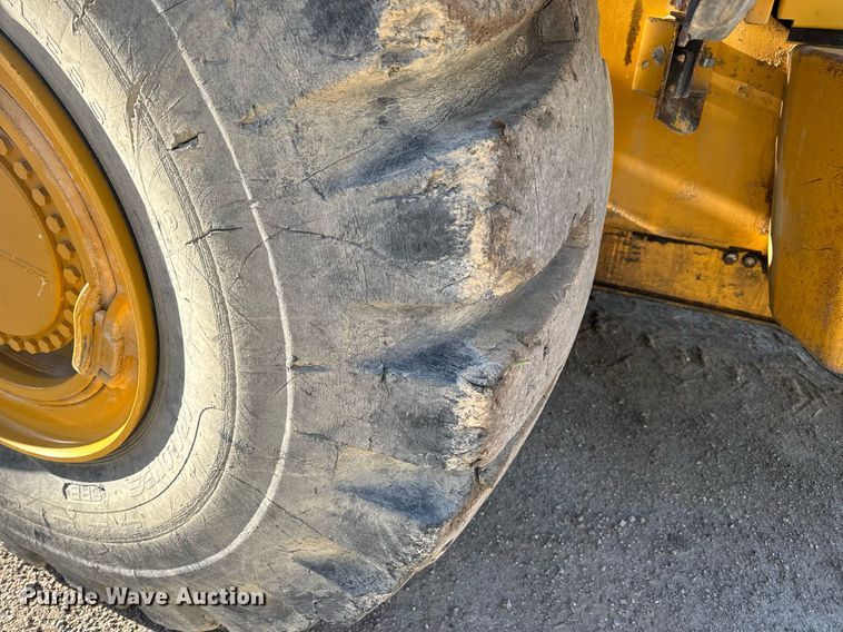 image for item DV4052 2009 John Deere 844K wheel loader