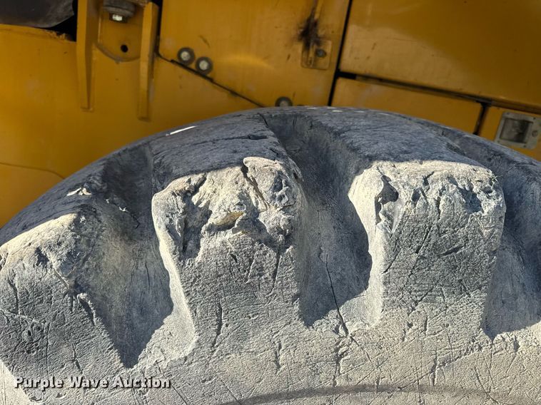 image for item DV4052 2009 John Deere 844K wheel loader