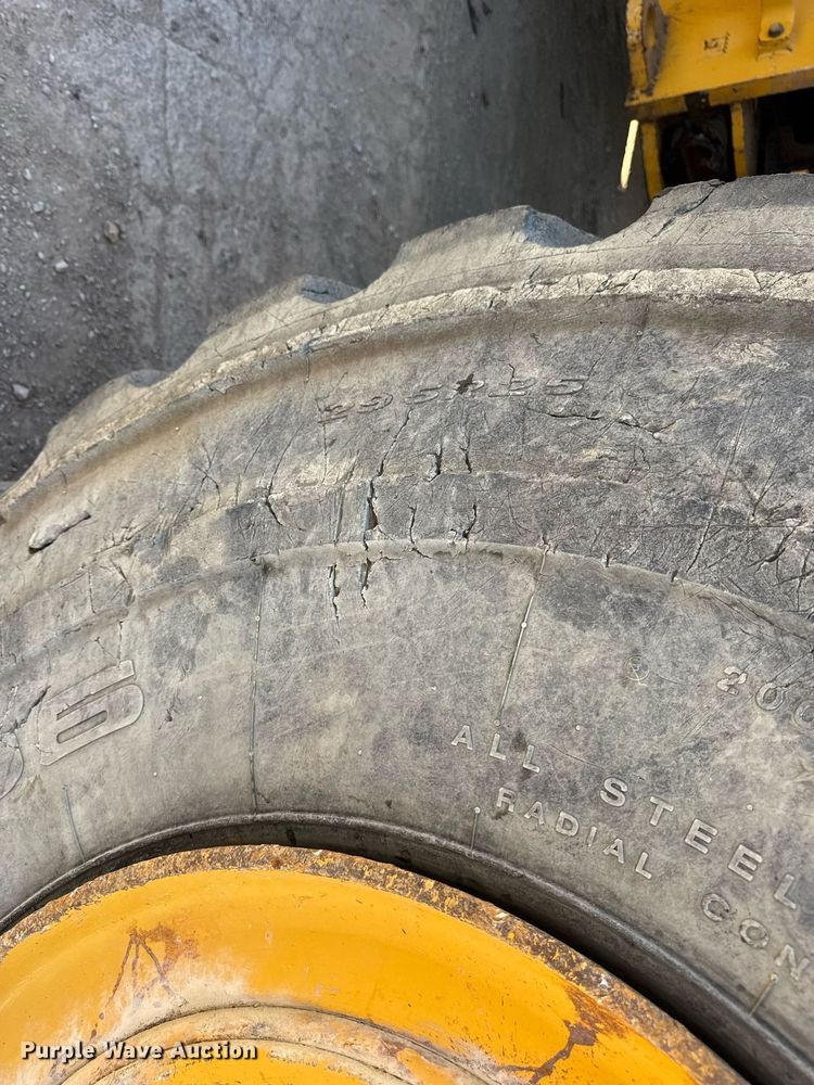 image for item DV4052 2009 John Deere 844K wheel loader