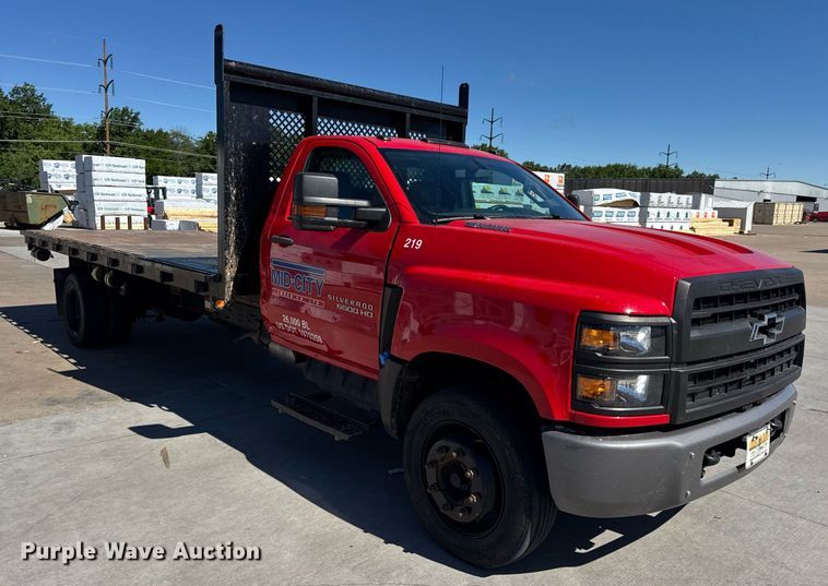 image for item DV4056 2020 Chevrolet Silverado 6500HD flatbed truck
