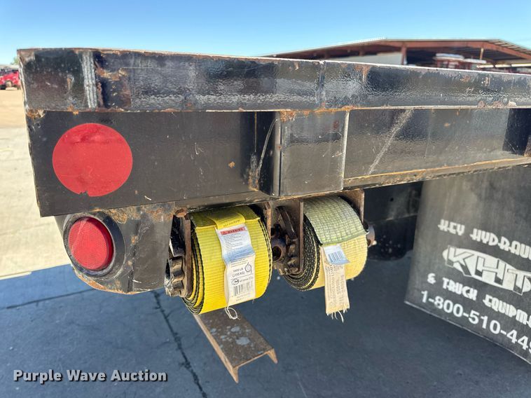 image for item DV4056 2020 Chevrolet Silverado 6500HD flatbed truck